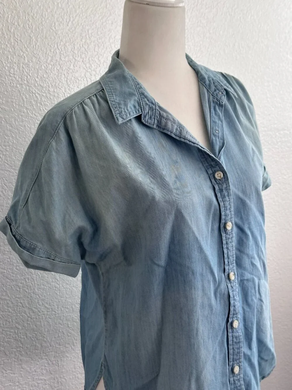 Universal Thread Chambray Button-Up Shirt | Short Sleeve Denim Top | Size XS - Picture 3 of 9